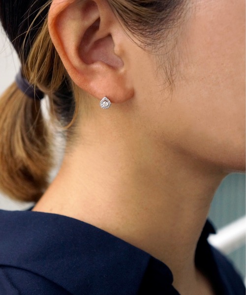 anq.(アンク)の「「anq.」PT900・Larme ダイヤモンド0.31ct ポストピアス(ピアス(両耳用)・レディース・プラチナム・ONESIZE)」の2枚目の写真