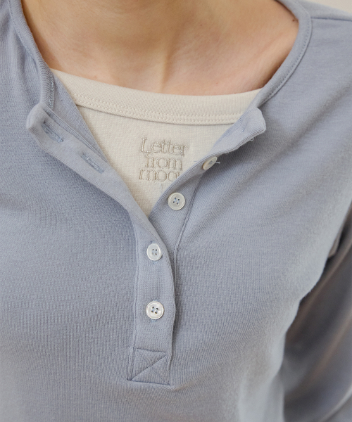 LETTER FROM MOON（レターフロムムーン）の「ロゴシルバー刺繍レイヤードTシャツ（ブルー）（Tシャツ/カットソー・レディース・その他・FREE）」の4枚目の写真
