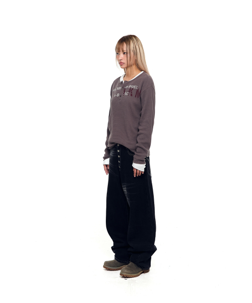 AAKAM（アーカム）の「Side Washed Button Denim Pants (Black)（デニムパンツ・レディース・その他・1/2）」の4枚目の写真