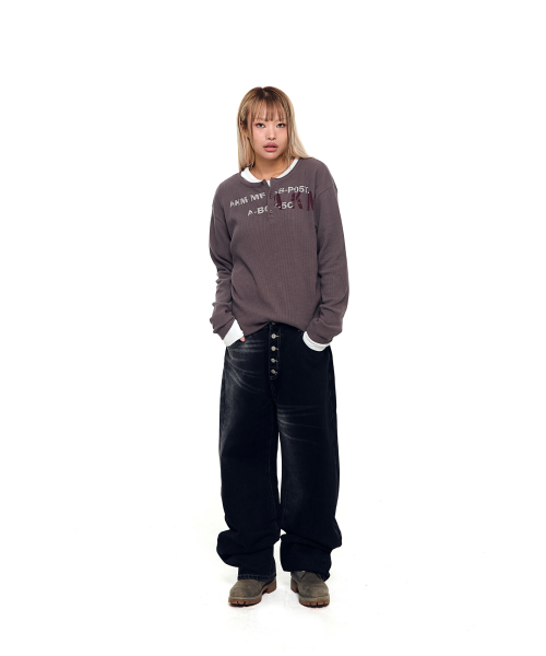 AAKAM（アーカム）の「Side Washed Button Denim Pants (Black)（デニムパンツ・レディース・その他・1/2）」の5枚目の写真