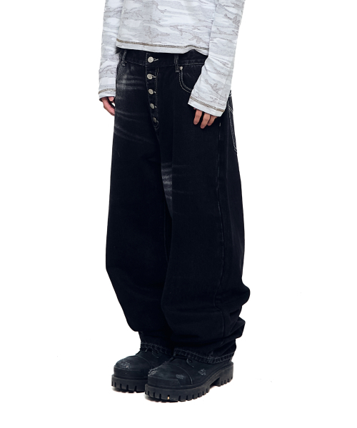 AAKAM（アーカム）の「Side Washed Button Denim Pants (Black)（デニムパンツ・レディース・その他・1/2）」の7枚目の写真