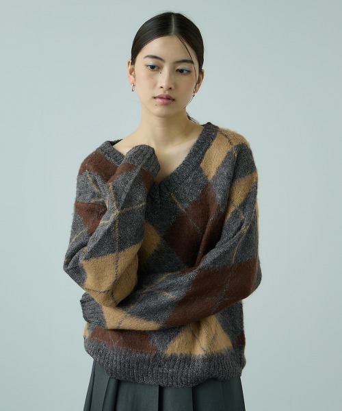 VICKY（ビッキー）の「アクリルモヘヤアーガイルVネックニット≪手洗い可能≫（ニット/セーター・レディース・ブラウン系その他/グレー系その他・M）」の2枚目の写真