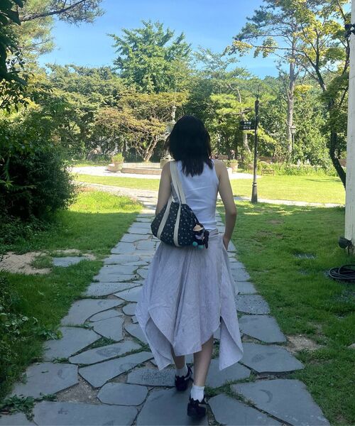 HEEARI（ヒアリー）の「オーロラシャーリングダッフルバッグ_ネイビーフローラル（ショルダーバッグ・レディース・その他・FREE）」の5枚目の写真
