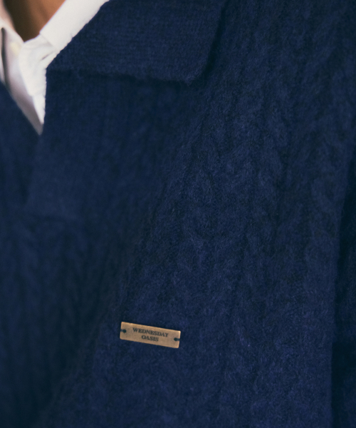 WEDNESDAY OASIS（ウェンズデーオアシス）の「ブリティッシュケーブルオープンカラー ニット_NAVY(WC25-KN74)（ニット/セーター・メンズ・ネイビー・MEDIUM/LARGE）」の4枚目の写真