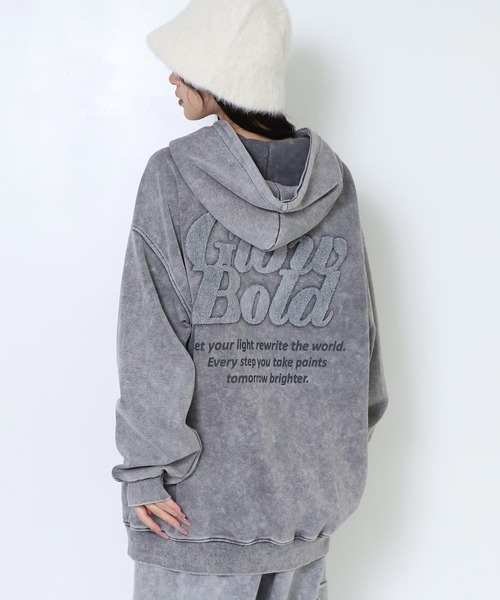 ANAP（アナップ）の「ピグメント サガラ刺繍 オーバーサイズ スウェットパーカー（パーカー・レディース・ピンク/ブラウン/グレー/ブラック・F）」の2枚目の写真