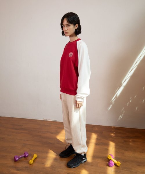 MENASOO（ミナス）の「CIRCLE LETTERING REGLAN SWEATSHIRT_RED（スウェット・レディース・その他・FREE）」の3枚目の写真