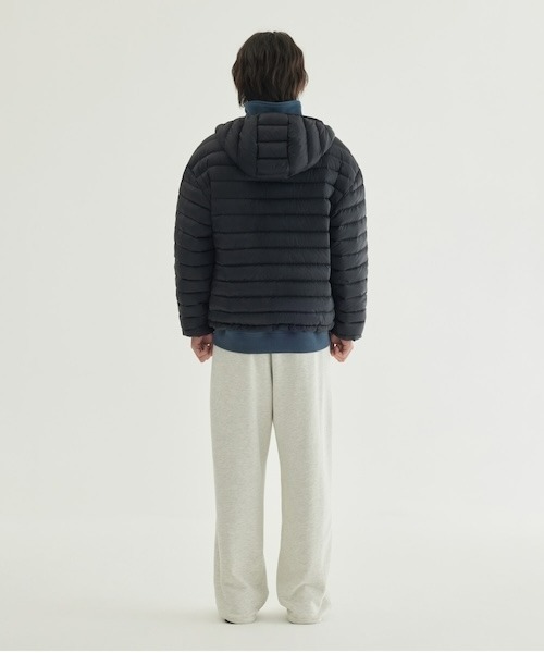 COVERNAT(カバーナット)の「COVERLIGHT PACKABLE HOODIE DOWN(ダウンジャケット/コート・メンズ・ダークブルー/ベージュ系その他/ブラック・X-LARGE/LARGE/MEDIUM/SMALL/XX-LARGE/X-SMALL)」の8枚目の写真
