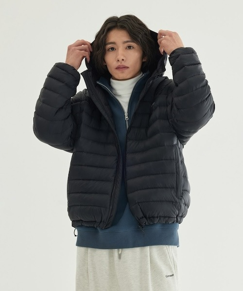 COVERNAT(カバーナット)の「COVERLIGHT PACKABLE HOODIE DOWN(ダウンジャケット/コート・メンズ・ダークブルー/ベージュ系その他/ブラック・X-LARGE/LARGE/MEDIUM/SMALL/XX-LARGE/X-SMALL)」の9枚目の写真