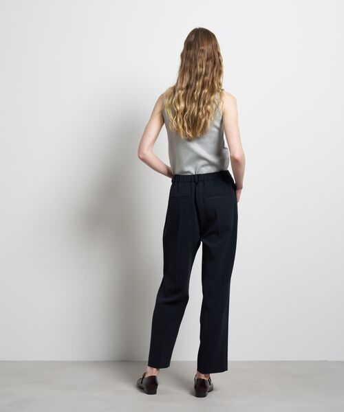 LANVIN en Bleu(ランバンオンブルー)の「トリアセテートテーパードパンツ(その他パンツ・レディース・ネイビー/ブラック・36/38/40)」の5枚目の写真