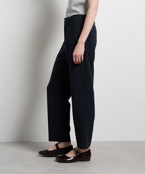 LANVIN en Bleu(ランバンオンブルー)の「トリアセテートテーパードパンツ(その他パンツ・レディース・ネイビー/ブラック・36/38/40)」の7枚目の写真