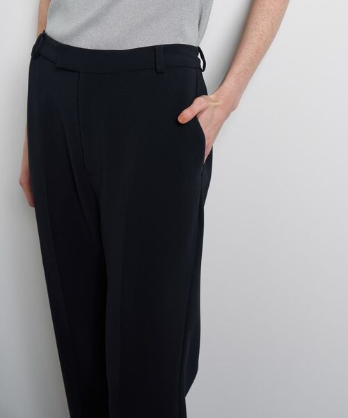 LANVIN en Bleu(ランバンオンブルー)の「トリアセテートテーパードパンツ(その他パンツ・レディース・ネイビー/ブラック・36/38/40)」の9枚目の写真