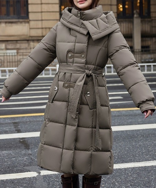 Miniministore（ミニミニストア）の「フード付き フェイクダウンコードロング丈（ダウンジャケット/コート・レディース・ブラック/ブラウン/ダークグレー/アイボリー・FREE）」の14枚目の写真