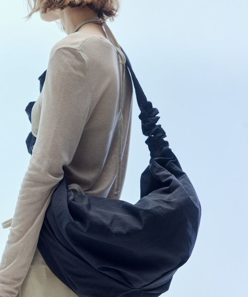YURT（ユルト）の「VINE_2色（ショルダーバッグ・レディース・ブラック/アイボリー・FREE）」の8枚目の写真