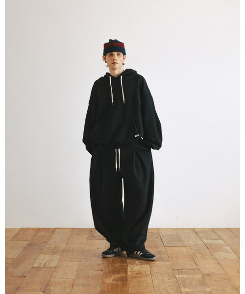 ANGLAN（アングラン）の「Valley Tuck Sweat Balloon Pants - Black