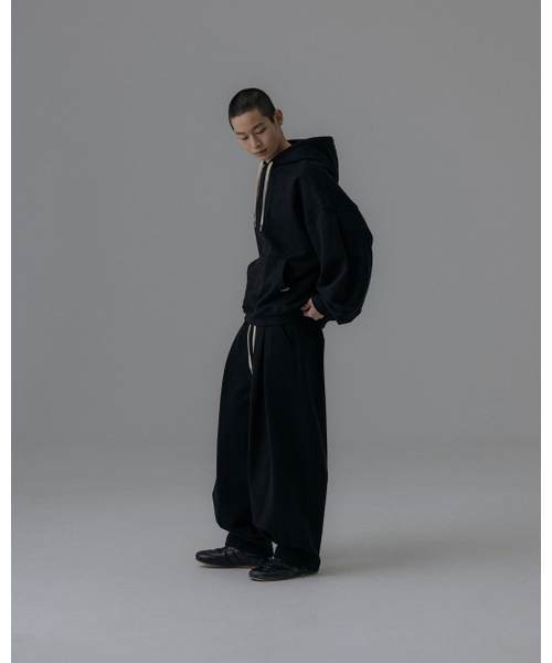 ANGLAN(アングラン)の「Valley Tuck Sweat Balloon Pants - Black(スウェットパンツ・メンズ・ブラック・FREE/2/1)」の5枚目の写真