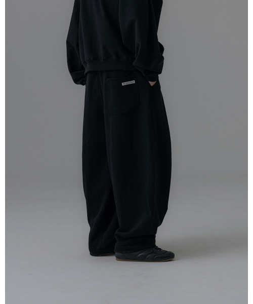 ANGLAN（アングラン）の「Valley Tuck Sweat Balloon Pants - Black
