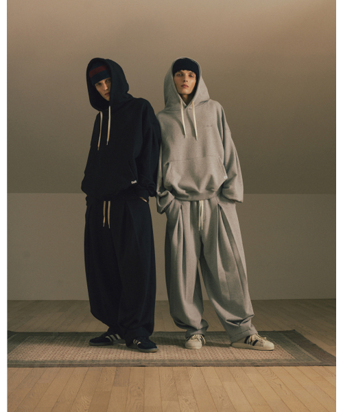 パンツ ANGLAN Valley Tuck Sweat Balloon Pants ANGLAN（アングラン）の「Valley Tuck Sweat Balloon Pants - Black