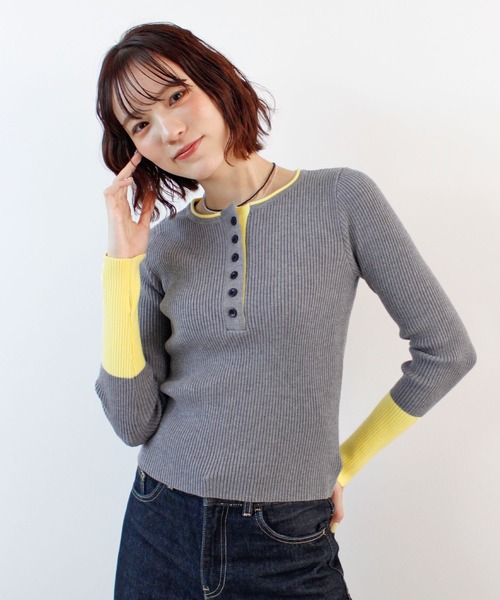 ABYS(アビス)の「《26SS 新作》ヘンリーネック配色リブニットトップス(ニット/セーター・レディース・ネイビー/アイボリー/グレー・FREE)」の4枚目の写真