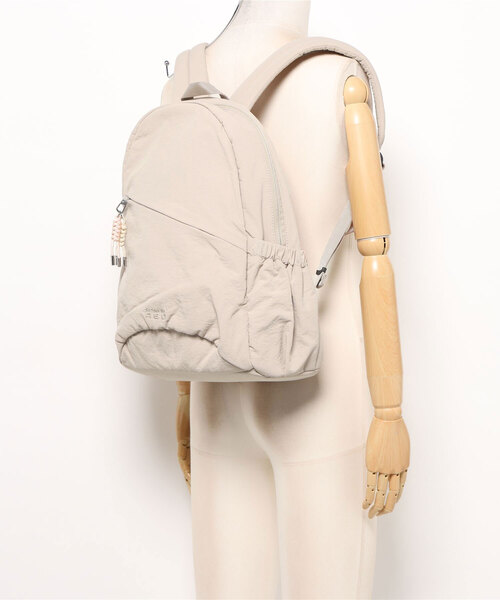 Samsonite Red（サムソナイトレッド）の「【SAMSONITE RED/サムソナイトレッド】 SAC'S BAR別注 PUFFY OVERNIGHTER ROUND BACKPACK（バックパック/リュック・レディース・ブラック/グレイッシュベージュ・FREE）」の18枚目の写真