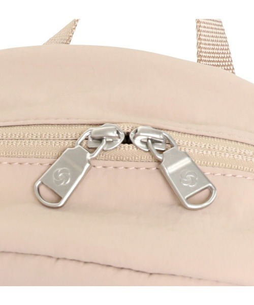 Samsonite Red（サムソナイトレッド）の「【SAMSONITE RED/サムソナイトレッド】 SAC'S BAR別注 PUFFY OVERNIGHTER ROUND BACKPACK（バックパック/リュック・レディース・ブラック/グレイッシュベージュ・FREE）」の13枚目の写真