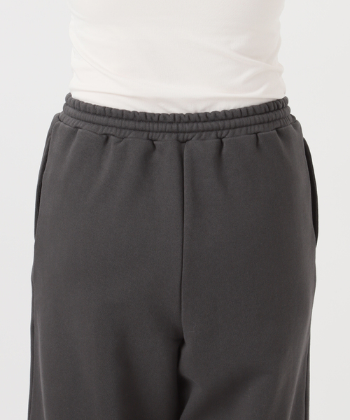 B.C STOCK（ベーセーストック）の「ウォッシャブル / 裏毛ピンタックストレートパンツ（スウェットパンツ・レディース・チャコールグレー/ブラック・SMALL/MEDIUM）」の12枚目の写真