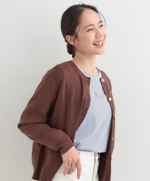 SHOO・LA・RUE(シューラルー)の「【洗濯機可/2点セット/S-LL】着回し自在 きれい見え ニットベスト+ブラウス(ニット/セーター・レディース・ダークブラウン・03/02/01/04)」の11枚目の写真