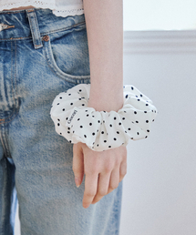 GOCORI（ゴコリ）の「ドットスクランチー - ホワイトスクランチ（シュシュ）」