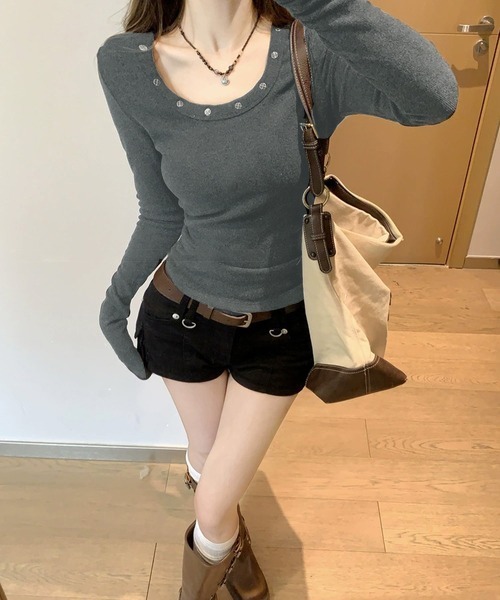 NANEA（ナネア）の「スタッズデザインワイドネックカットソー（Tシャツ/カットソー・レディース・ブラック/グレー/ホワイト・SMALL/MEDIUM/LARGE）」の19枚目の写真
