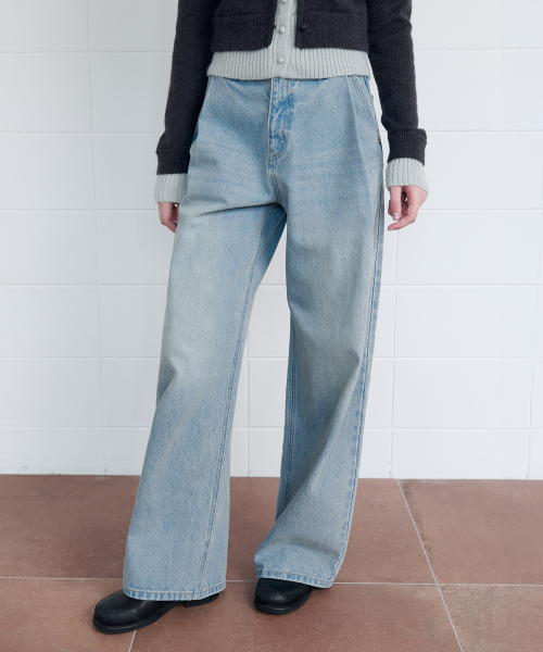 ROLAROLA(ロラロラ)の「PINTUCK WIDE DENIM PANTS BLUE(デニムパンツ・レディース・ブルー・M/S)」の2枚目の写真