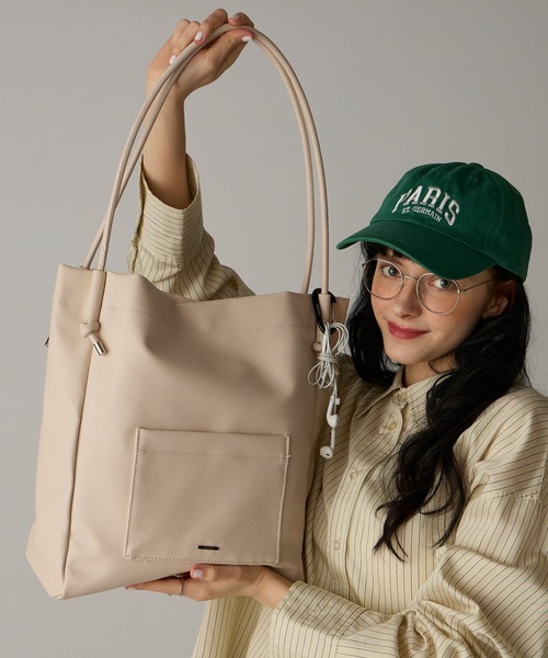 BONLECILL Marche(ボンルシールマルシェ)の「【BONLECILL Marche】《A4収納》ナローハンドルトートバッグ(トートバッグ・レディース・ブラック/グレー/アイボリー・FREE)」の4枚目の写真