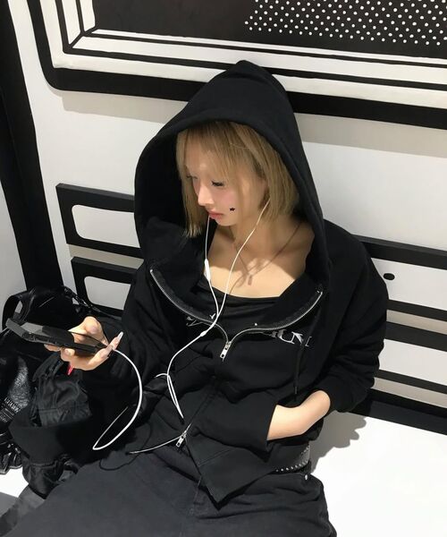 CRIGUN(クリガン)の「ESSENTIAL フードパーカー ジップアップ 起毛 ブラック(パーカー・レディース・ブラック・MEDIUM/LARGE/X-LARGE/XX-LARGE)」の6枚目の写真