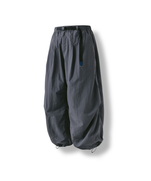 ANGLAN(アングラン)の「Nylon Tuck Belt String Balloon Pants - Grey(スウェットパンツ・メンズ・その他・ONE SIZE)」の1枚目の写真