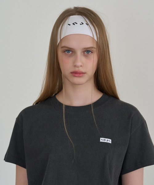 INJIACTIVE(インジアクティブ)の「スモールロゴクロップTシャツチャコール(Tシャツ/カットソー・レディース・その他・ONE SIZE)」の3枚目の写真