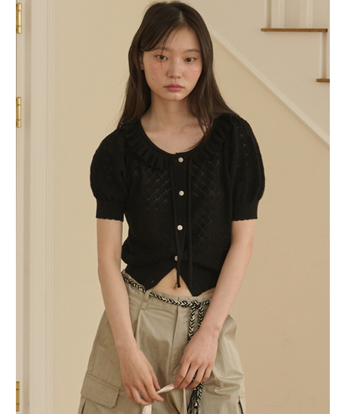 OPENING SUNSHINE(オープニングサンシャイン)の「ラッフルカラークロップニットカーディガン_ブラック(カーディガン/ボレロ・レディース・その他・FREE)」の4枚目の写真