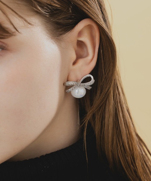 LA MUe(ラミュー)の「【LA MUe】ニッケルフリー リボン×パール ピアス(ピアス(両耳用)・レディース・シルバー/ゴールド・FREE)」の2枚目の写真
