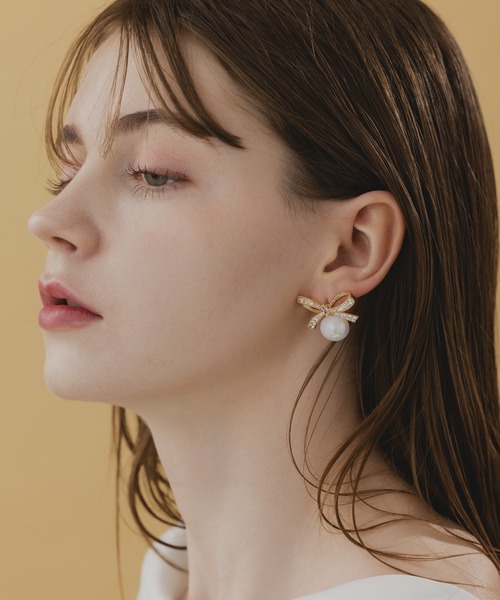 LA MUe(ラミュー)の「【LA MUe】ニッケルフリー リボン×パール ピアス(ピアス(両耳用)・レディース・シルバー/ゴールド・FREE)」の4枚目の写真