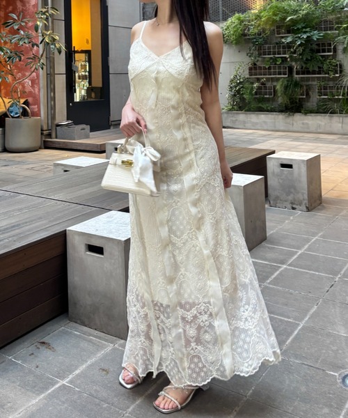 Mejoul(メジュール)の「【2026春夏新作】総レース ニュアンスVネック キャミロングワンピース(ワンピース・レディース・ホワイト・F)」の7枚目の写真