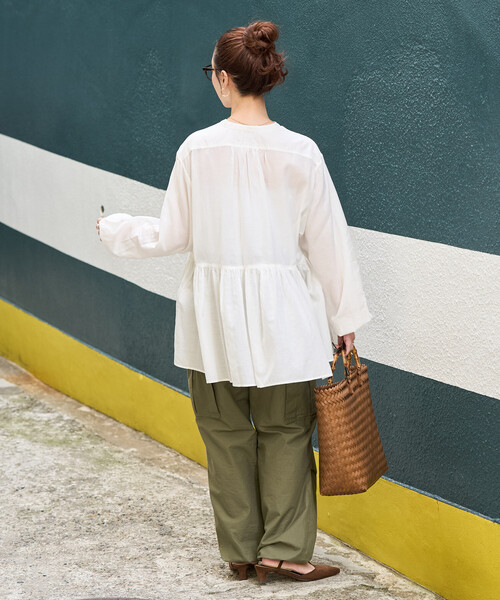 FREAK'S STORE(フリークスストア)の「限定展開 シアー ボイル フロント ボタン ギャザー ブラウス(シャツ/ブラウス・レディース・ブラウン/イエロー/オフホワイト/ブラック/ブルーグリーン/ライトブルー・フリ-)」の10枚目の写真