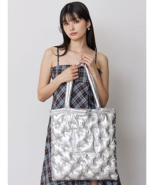 MURUA（ムルーア）の「キルティングライクトートバッグ【推し活バッグ】（トートバッグ・レディース・シルバー/ブルー/ゴールド系その他2/ブラック・FREE）」の10枚目の写真