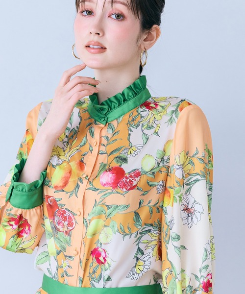 Audie a Muses(オーディアミューズ)の「フルーツパネルプリントボウタイ付きブラウス(シャツ/ブラウス・レディース・ネイビー/オレンジ・38/42)」の9枚目の写真