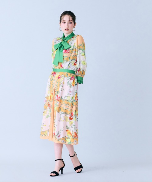 Audie a Muses(オーディアミューズ)の「フルーツパネルプリントボウタイ付きブラウス(シャツ/ブラウス・レディース・ネイビー/オレンジ・38/42)」の13枚目の写真