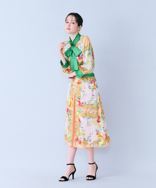 Audie a Muses(オーディアミューズ)の「フルーツパネルプリントボウタイ付きブラウス(シャツ/ブラウス・レディース・ネイビー/オレンジ・38/42)」の16枚目の写真