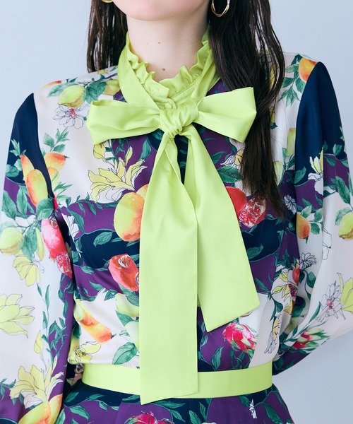 Audie a Muses(オーディアミューズ)の「フルーツパネルプリントボウタイ付きブラウス(シャツ/ブラウス・レディース・ネイビー/オレンジ・38/42)」の20枚目の写真
