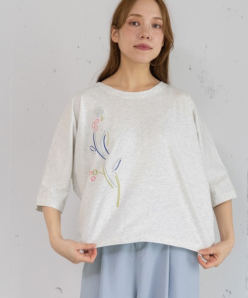 POU DOU DOU（プードゥドゥ）の「ダンシングフラワー刺繍ドルマントップス（Tシャツ/カットソー・レディース・オートミール/ピンク/ブラック・3）」の4枚目の写真