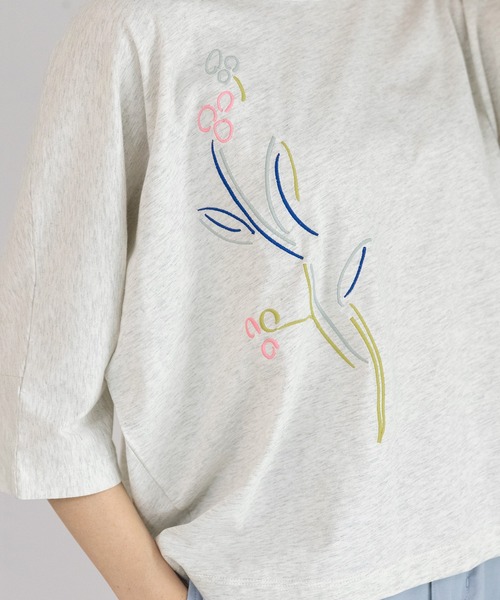 POU DOU DOU（プードゥドゥ）の「ダンシングフラワー刺繍ドルマントップス（Tシャツ/カットソー・レディース・オートミール/ピンク/ブラック・3）」の7枚目の写真