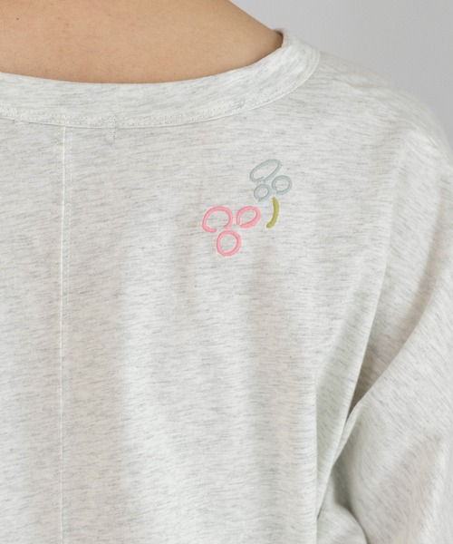 POU DOU DOU（プードゥドゥ）の「ダンシングフラワー刺繍ドルマントップス（Tシャツ/カットソー・レディース・オートミール/ピンク/ブラック・3）」の8枚目の写真