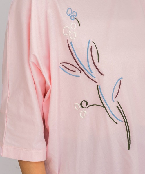 POU DOU DOU（プードゥドゥ）の「ダンシングフラワー刺繍ドルマントップス（Tシャツ/カットソー・レディース・オートミール/ピンク/ブラック・3）」の16枚目の写真