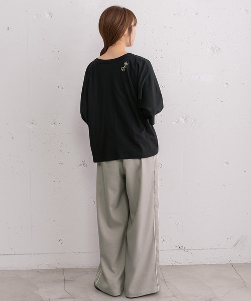 POU DOU DOU（プードゥドゥ）の「ダンシングフラワー刺繍ドルマントップス（Tシャツ/カットソー・レディース・オートミール/ピンク/ブラック・3）」の21枚目の写真