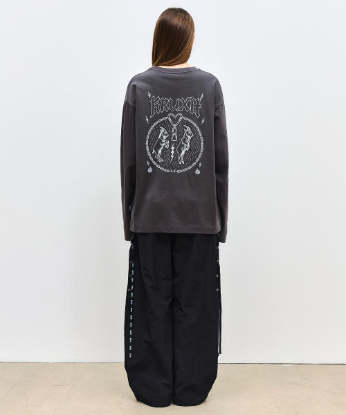 KRUXH(クルクス)の「GOAT ロングスリーブTシャツ / チャコール(Tシャツ/カットソー・レディース・その他・1/2/3)」の2枚目の写真