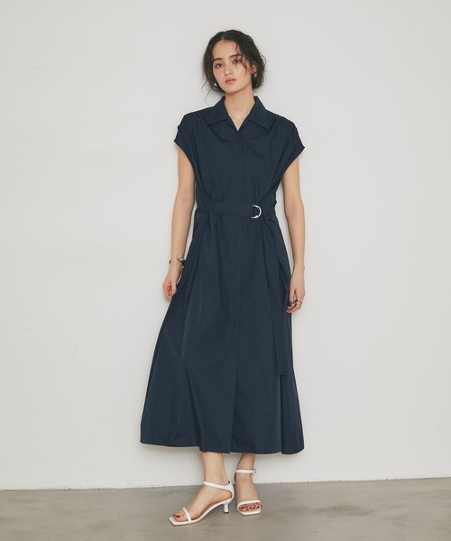 ARVELLIA(アルベリア)の「TUCK BELT SHIRT DRESS(ワンピース・レディース・ベージュ/ネイビー・M)」の2枚目の写真